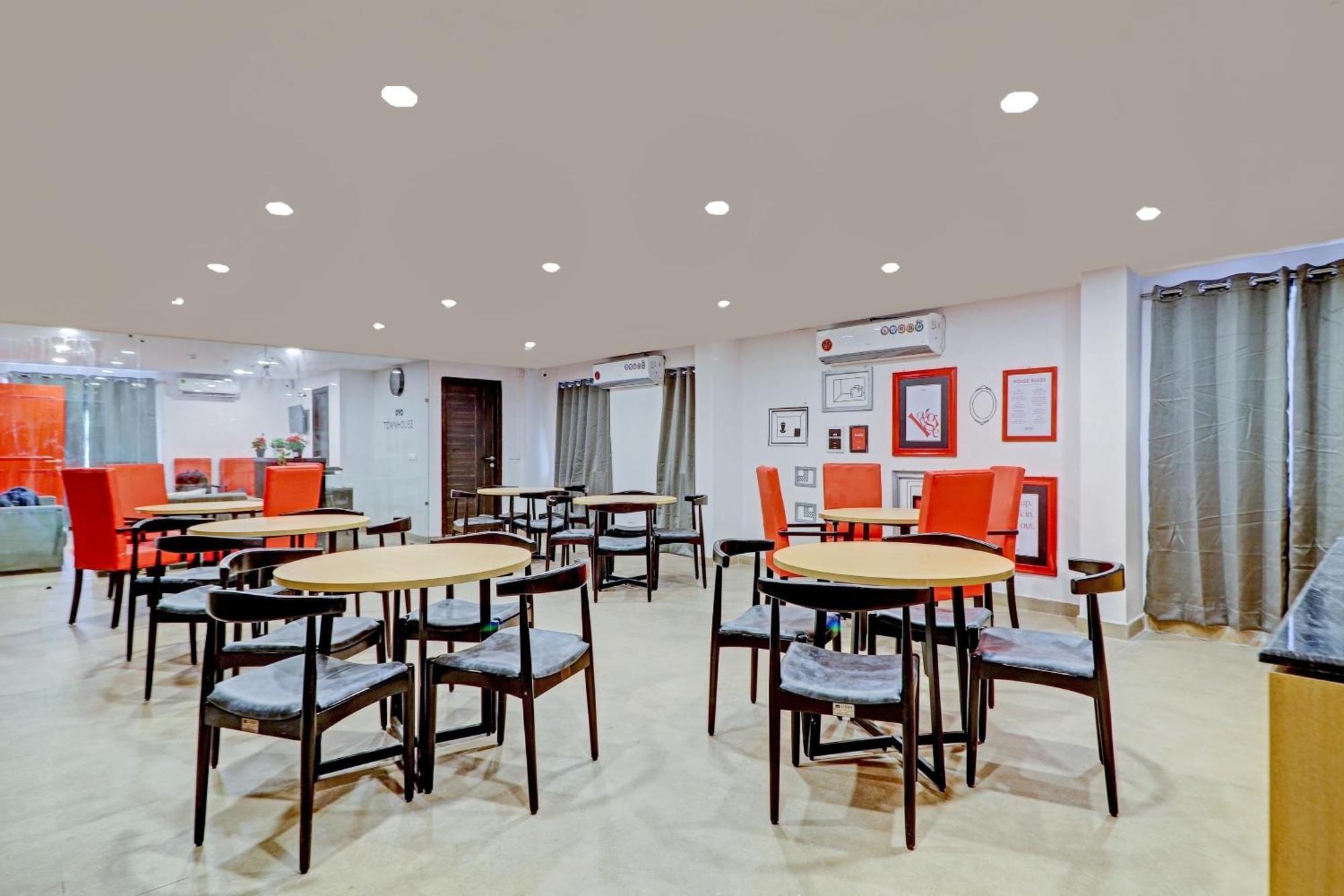 Townhouse S R Nagar Near Hyderabad Central Экстерьер фото